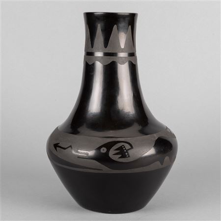 Maria & Santana Martinez : Blackware Vase