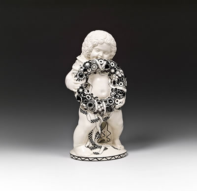 Michael Powolny : Putto mit Kranz (Winter)