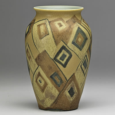 Wilhelmine Willie Rehm : Decorated Mat vase with geometric design