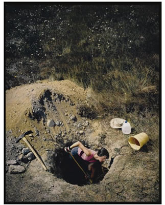 Jeff Wall : THE WELL